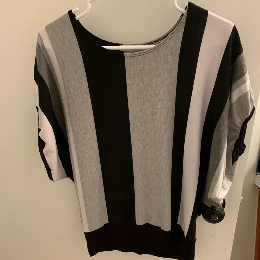 Short sleeved top